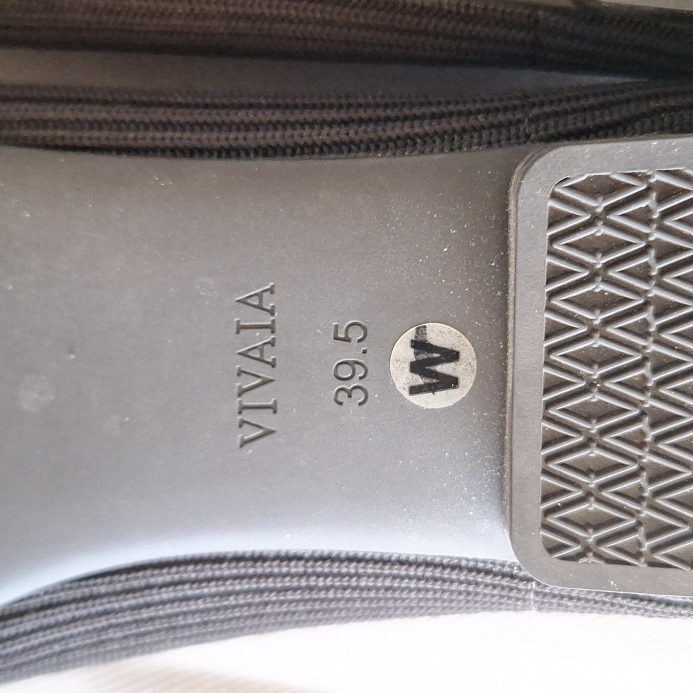 Vivaia Women's Black Flats Sizes 39 1/2 - Picture 6 of 6